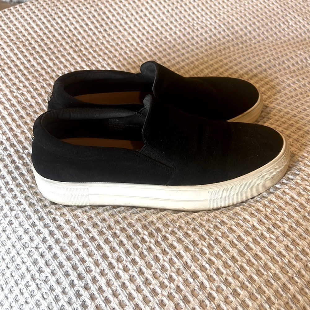 Woman Steve Madden’s sneaker